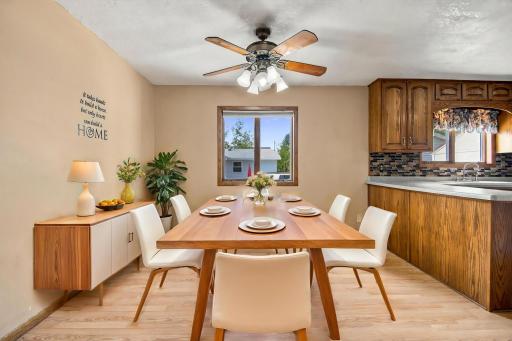 308_oak_st_se_062-3 - dining room - standard - 2.jpg