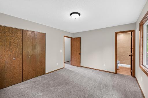 18212 Ginavale Lane, Eden Prairie, MN 55346