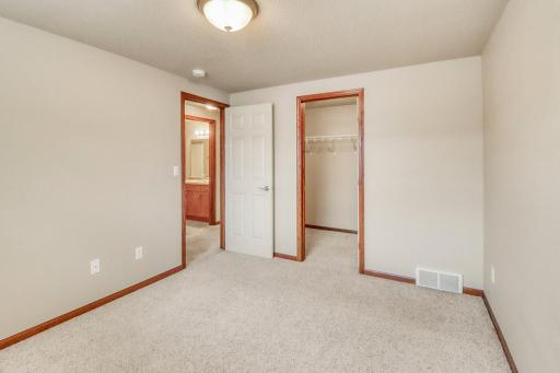 1107 37th Ave S, Moorhead, MN 56560