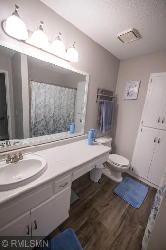 Main level full bath