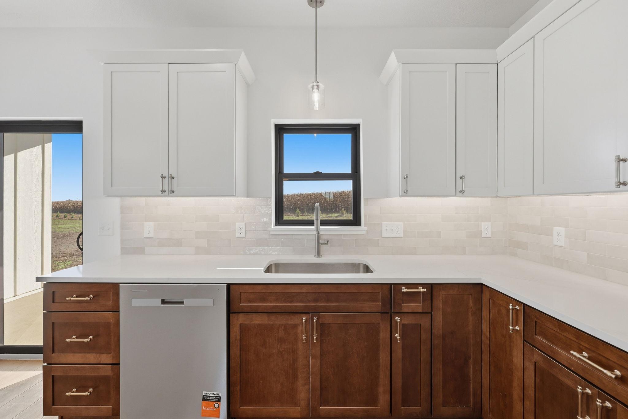 7-web-or-mls-10653_Marty_View_Cir_Kimball_MN_55353_009.jpg