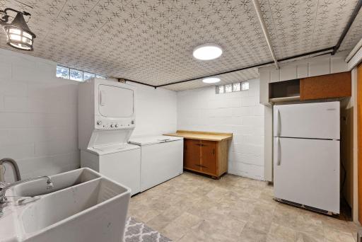 1603 Frost Avenue, Maplewood, MN 55109