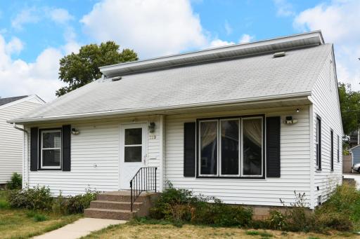 729 Rose Ave 01.jpg