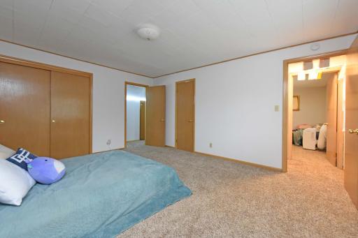 729 Rose Ave 17.jpg