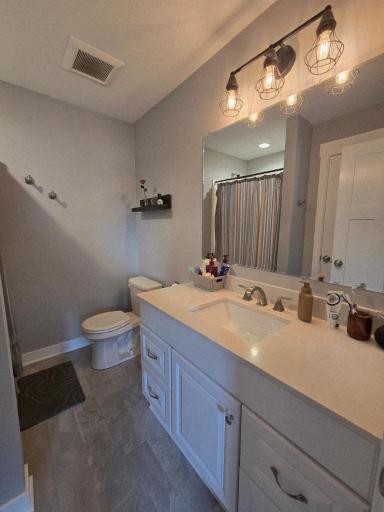 Private Primary Bathroom w/Quartz Vanity Tops