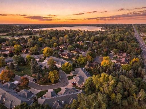 4-web-or-mls-1053_Royal_Court_Shoreview_TW_001.jpg