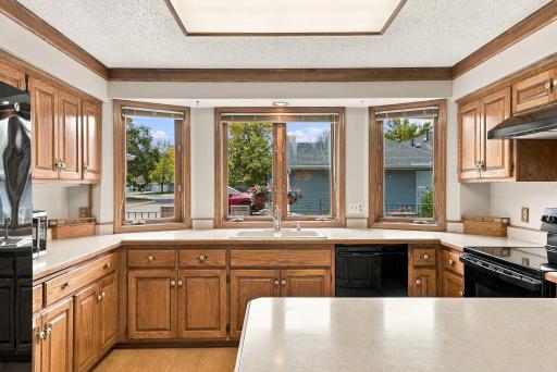 9-web-or-mls-1053_Royal_Court_Shoreview_06956.jpg