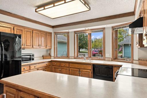 10-web-or-mls-1053_Royal_Court_Shoreview_06961.jpg
