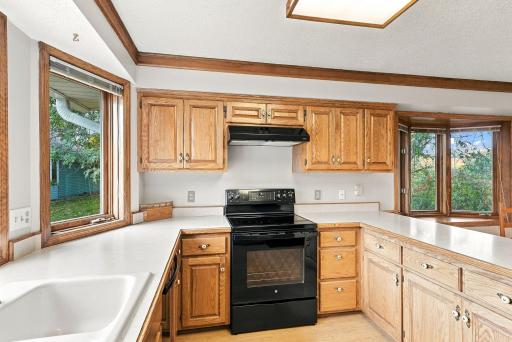 12-web-or-mls-1053_Royal_Court_Shoreview_06971.jpg