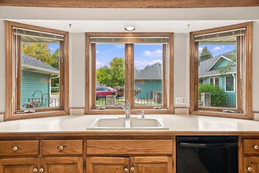 11-web-or-mls-1053_Royal_Court_Shoreview_06966.jpg