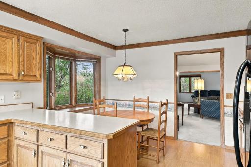 15-web-or-mls-1053_Royal_Court_Shoreview_06986.jpg