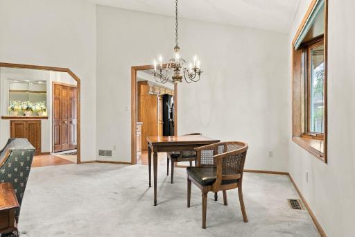 23-web-or-mls-1053_Royal_Court_Shoreview_07016.jpg