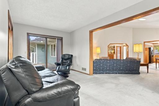 30-web-or-mls-1053_Royal_Court_Shoreview_07051.jpg