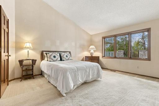 34-web-or-mls-1053_Royal_Court_Shoreview_07071.jpg