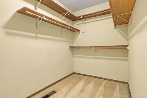 39-web-or-mls-1053_Royal_Court_Shoreview_07096.jpg