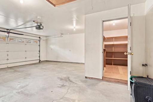 54-web-or-mls-1053_Royal_Court_Shoreview_07181.jpg