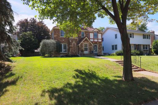 1848 Pinehurst Avenue, Saint Paul, MN 55116