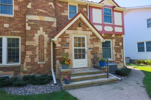 1848 Pinehurst Avenue, Saint Paul, MN 55116