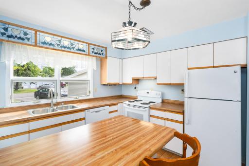 407 Kelly Circle, Duluth, MN 55811