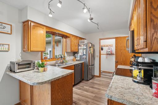 Breakfast bar in kitchen and plenty of counter space.