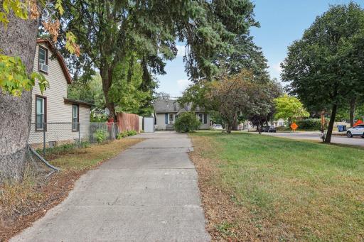 4000 Sheridan Avenue N, Minneapolis, MN 55412