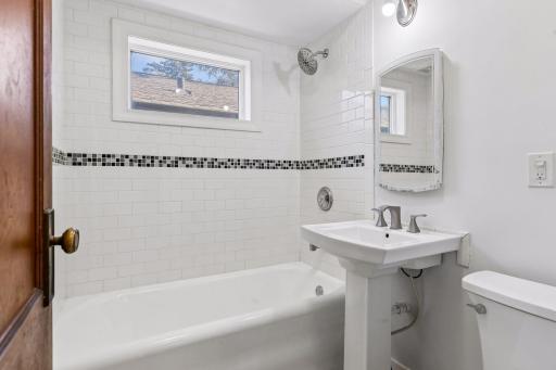 1960 Ivy Avenue E, Saint Paul, MN 55119