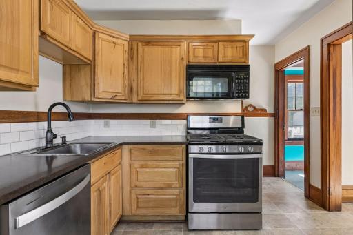 1960 Ivy Avenue E, Saint Paul, MN 55119