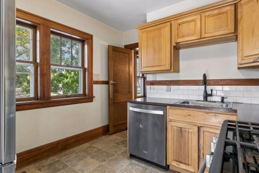 1960 Ivy Avenue E, Saint Paul, MN 55119