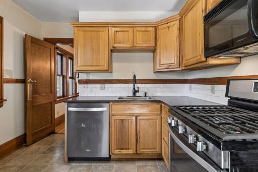 1960 Ivy Avenue E, Saint Paul, MN 55119