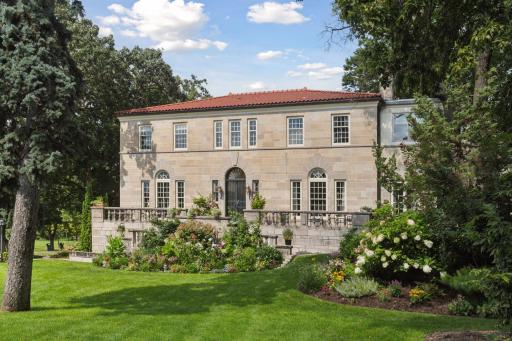 Stunning home nestled in beautiful parkland