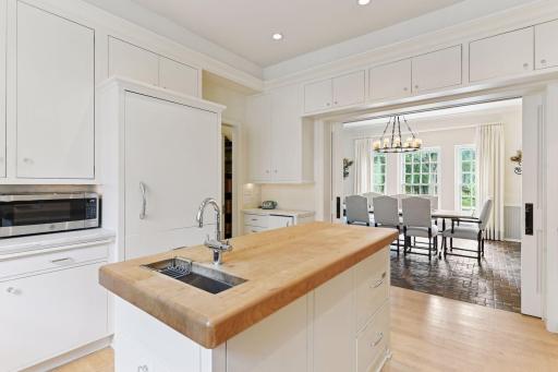 2308 W Lake Of The Isles Parkway, Minneapolis, MN 55405