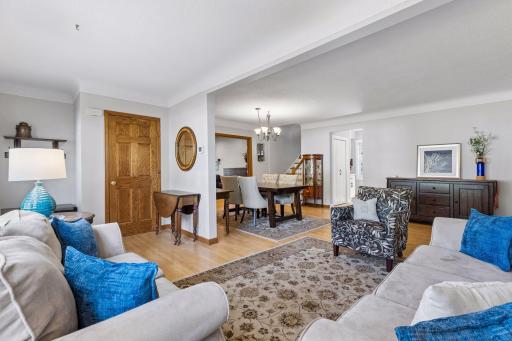 730 County Road B2 W, Roseville, MN 55113