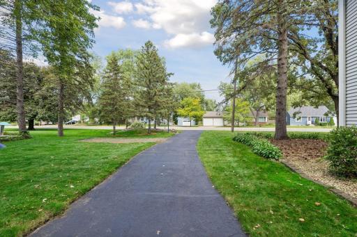 730 County Road B2 W, Roseville, MN 55113