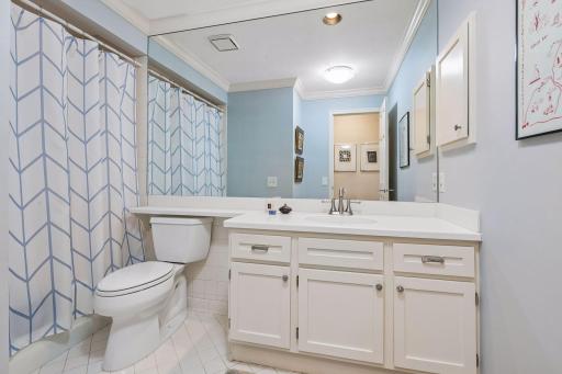1830 Eagle Ridge Drive, 1004, Mendota Heights, MN 55118