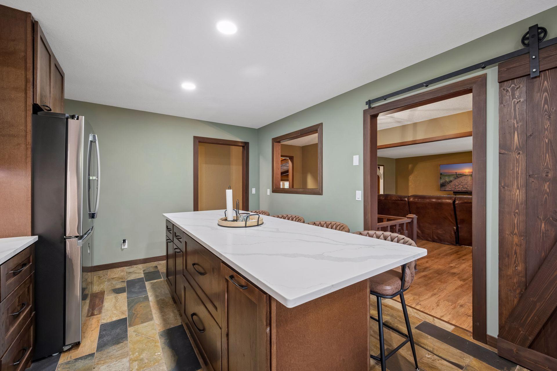 Oversized Island w/ Quartz Tops