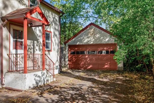 Side entry and 1+ garage space, long driveway for extra parking!