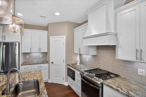 17250 47th Avenue N, Plymouth, MN 55446