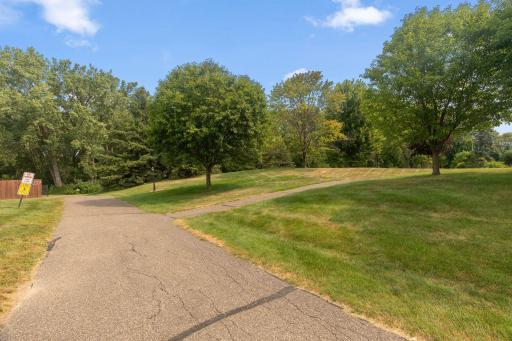 2445 Londin Lane E, 202, Maplewood, MN 55119