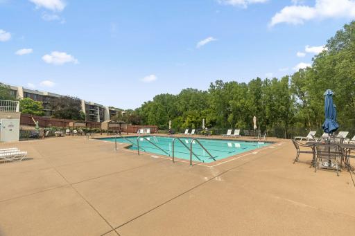 2445 Londin Lane E, 202, Maplewood, MN 55119