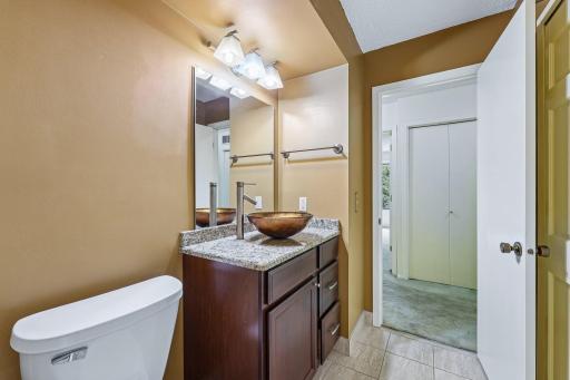 2445 Londin Lane E, 202, Maplewood, MN 55119