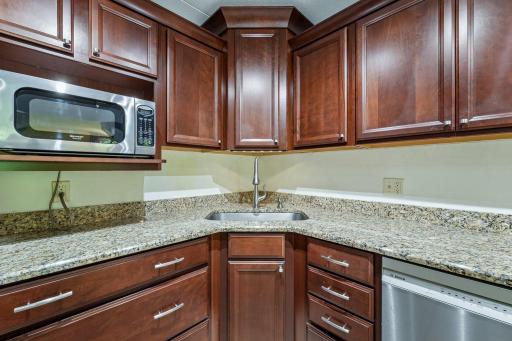 2445 Londin Lane E, 202, Maplewood, MN 55119