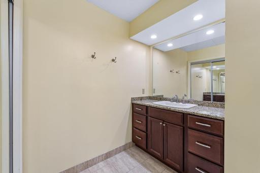 2445 Londin Lane E, 202, Maplewood, MN 55119