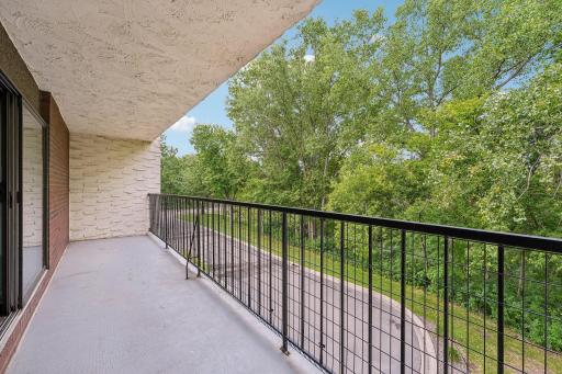2445 Londin Lane E, 202, Maplewood, MN 55119