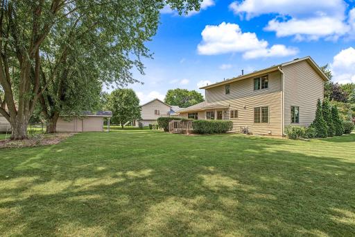 It's prime location welcomes a quick commute to every amenity you could wish for and within Lakeville's excellent school district.