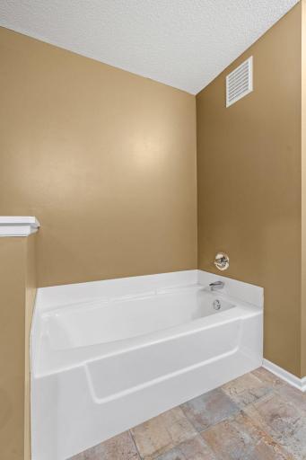 33-web-or-mls-320 Willoughby Way W-33.jpg