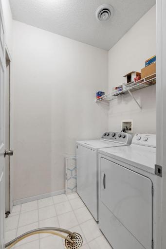20-web-or-mls-320 Willoughby Way W-20.jpg