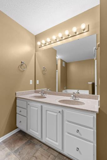 32-web-or-mls-320 Willoughby Way W-32.jpg