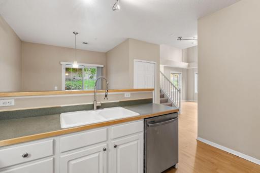 19-web-or-mls-320 Willoughby Way W-19.jpg