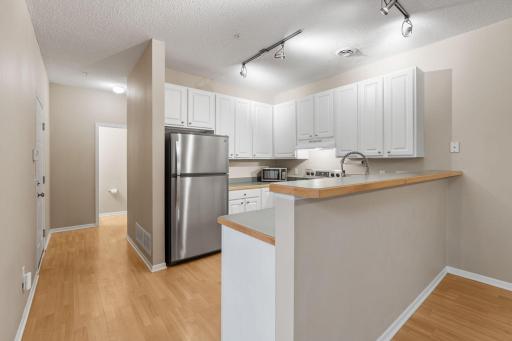 15-web-or-mls-320 Willoughby Way W-15.jpg