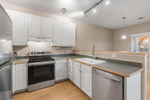 18-web-or-mls-320 Willoughby Way W-18.jpg